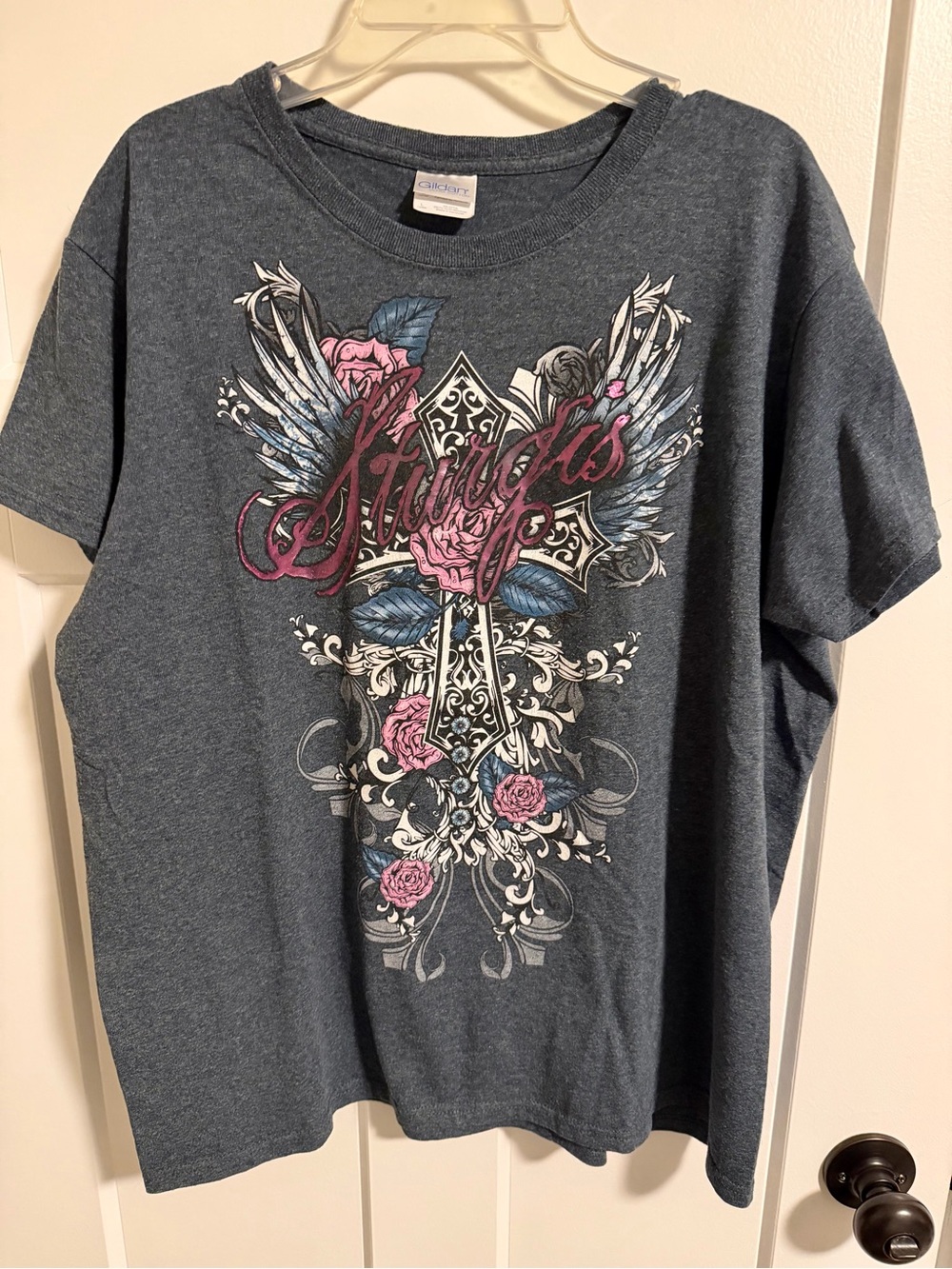 Gildan Dark Gray Tee with Pink Rose & Blue Wing Cross Graphic - Women's Large